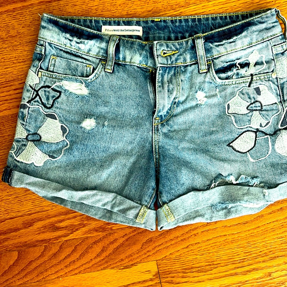 Pilcro denim Shorts w/ floral stitching - size 25